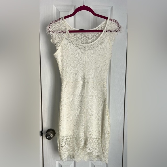 🆕 Fitted Cream Lace Dress, Size Small - Picture 3 of 8